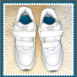 Aetrex Walkers
V952 White Double Strap Walking Shoe Womens Sz 9 M